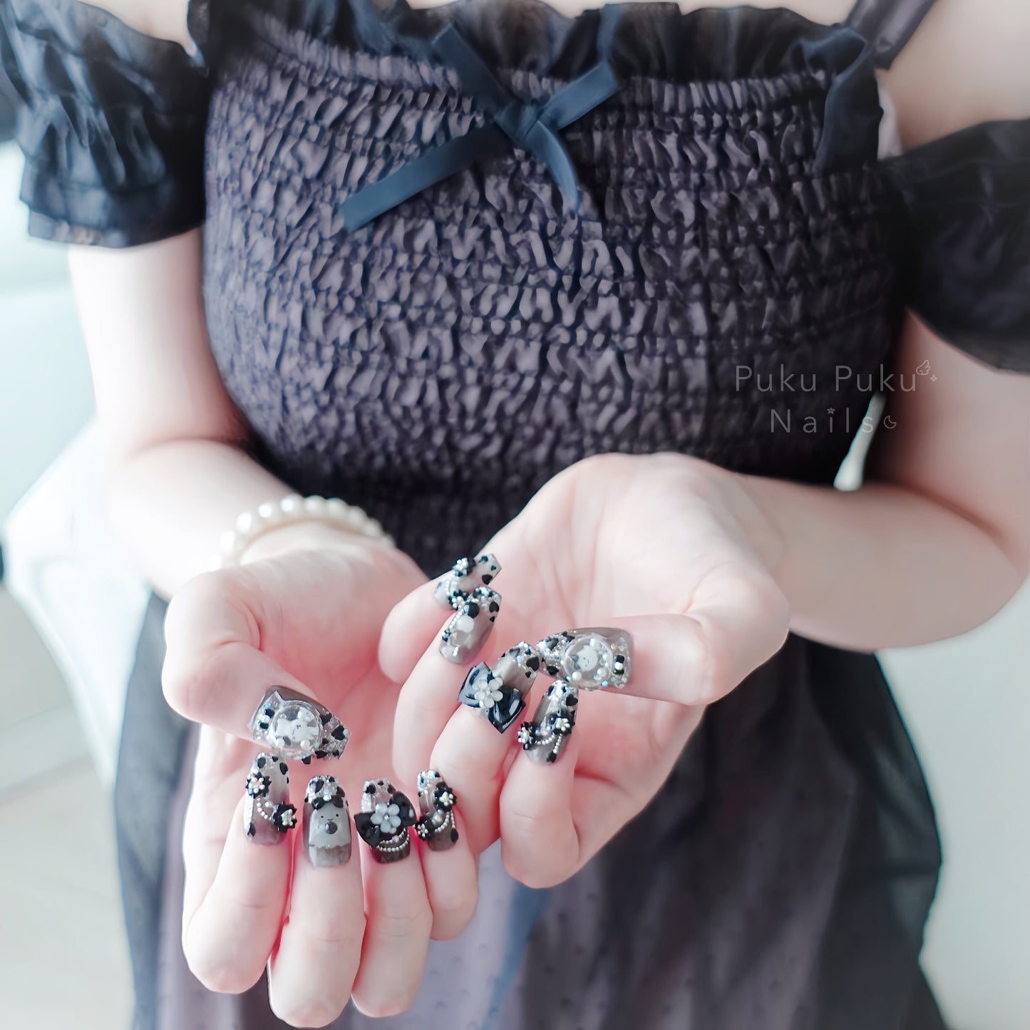 Spooky Shaker Nails