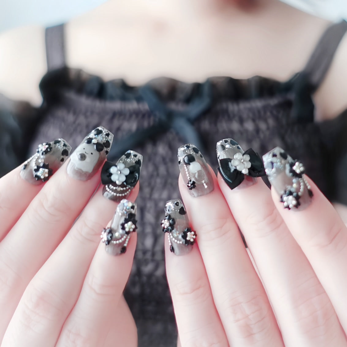 Spooky Shaker Nails